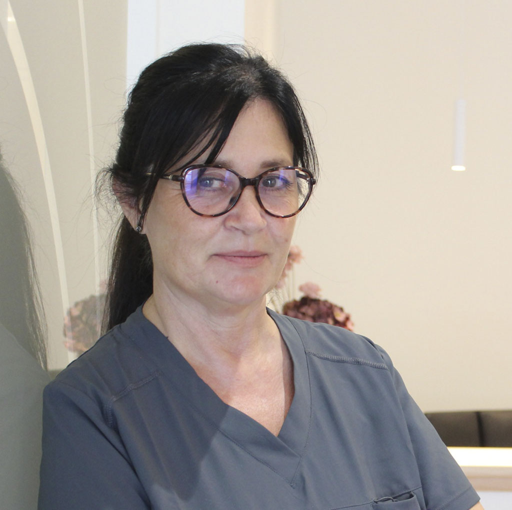 Isabel, higienista y auxiliar de clínica
